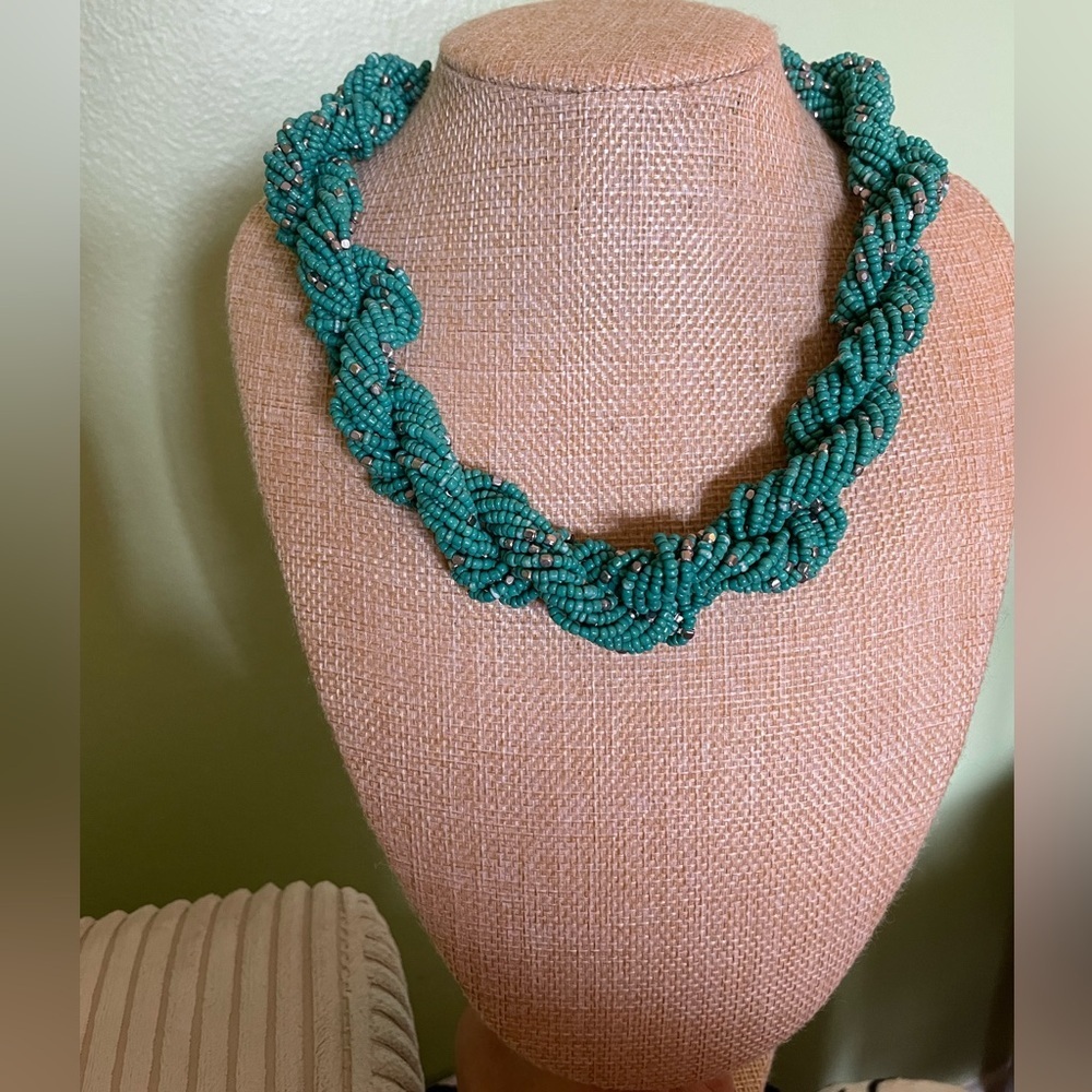 Elegant Turquoise Beaded Necklace